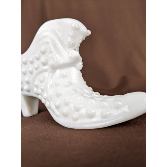 Vintage Fenton White Milk Glass Hobnail Slipper Shoe with Draping Cat Head - Picture 5 of 7